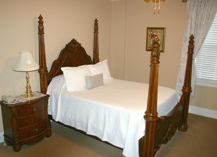 The Woodford Inn Versailles Bagian luar foto