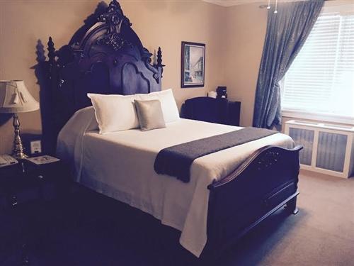 The Woodford Inn Versailles Bagian luar foto
